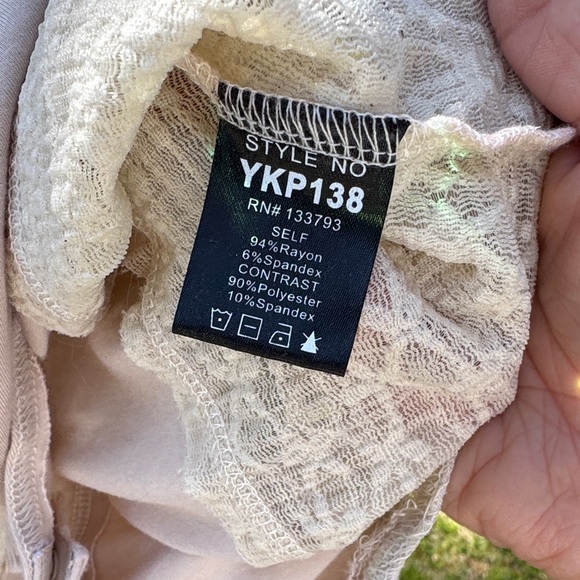 POL Lace-Trim Bodysuit in Light Blush - Picture 7 of 8